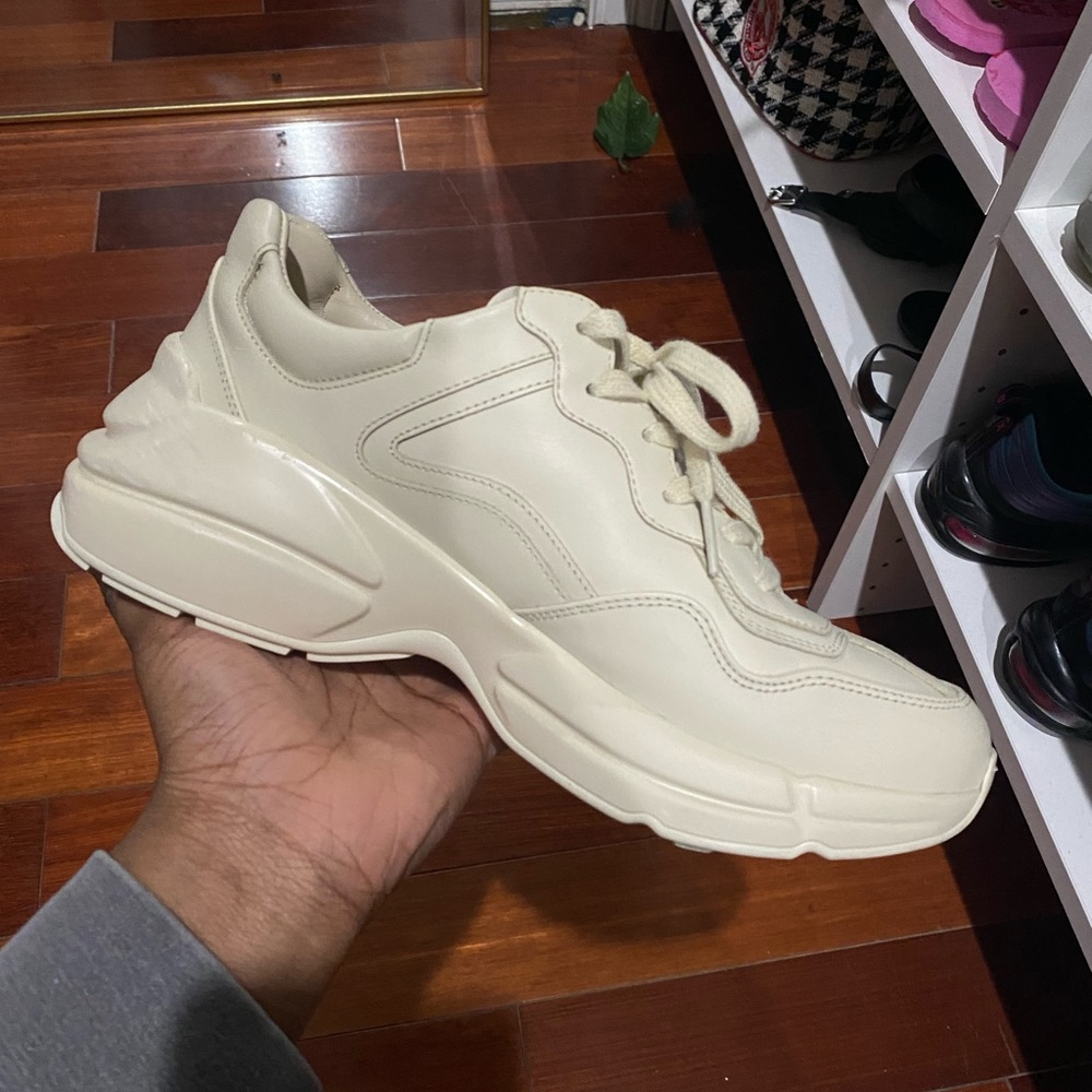 Gucci Sneakers - Picture 2 of 8